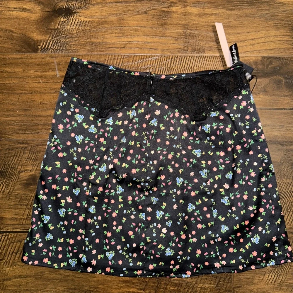 NWT FOR LOVE AND LEMONS x VS COLLECTION LUCY BLACK FLORAL‎ SKIRT SIZE SMALL